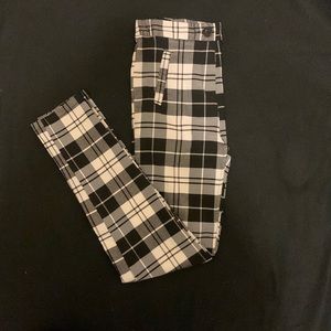 These are stretchy black and white plaid